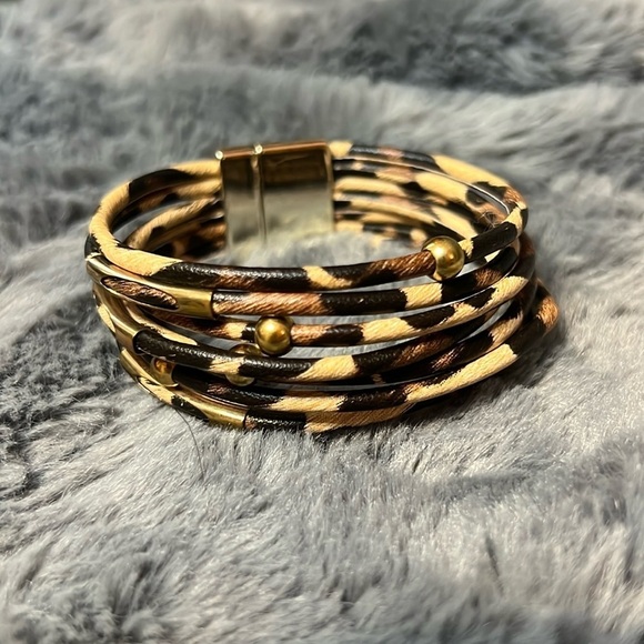 Jewelry - Bangong leather bracelet